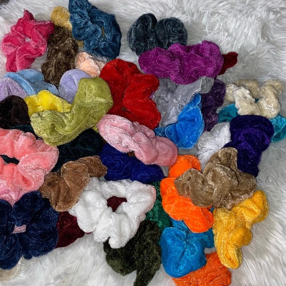 Velvet hair scrunchies - Picture 1 of 1